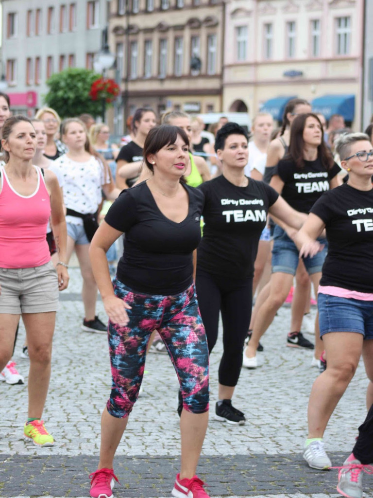 Wielkie nocne Dirty Dancing w Kruszwicy. Zobacz zdjęcia z maratonu zumby!