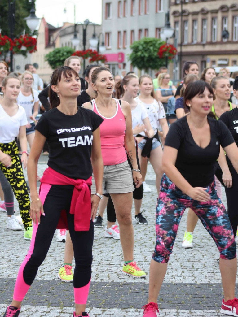 Wielkie nocne Dirty Dancing w Kruszwicy. Zobacz zdjęcia z maratonu zumby!