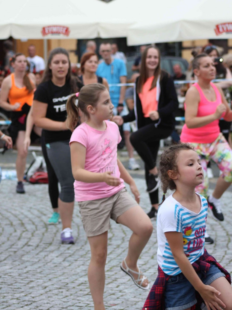 Wielkie nocne Dirty Dancing w Kruszwicy. Zobacz zdjęcia z maratonu zumby!