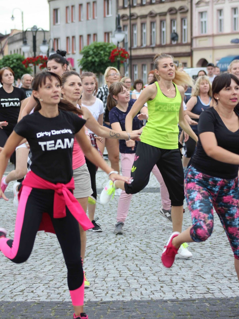Wielkie nocne Dirty Dancing w Kruszwicy. Zobacz zdjęcia z maratonu zumby!