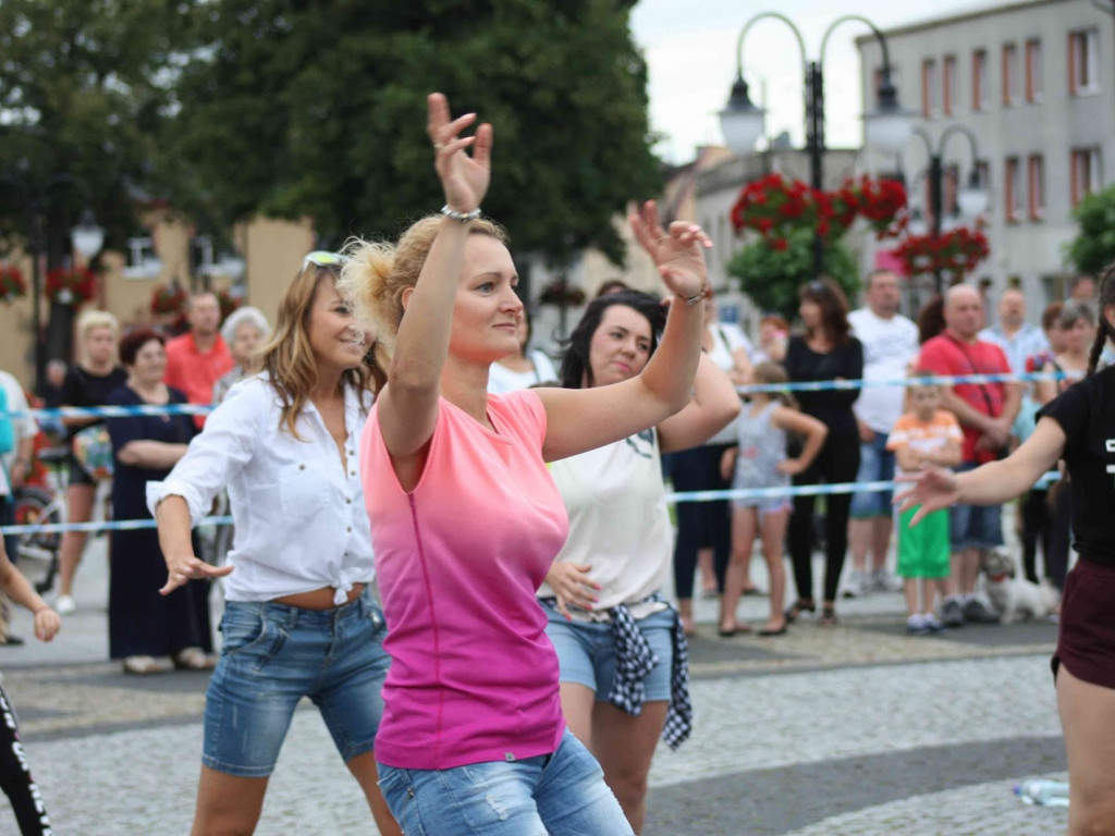 Wielkie nocne Dirty Dancing w Kruszwicy. Zobacz zdjęcia z maratonu zumby!