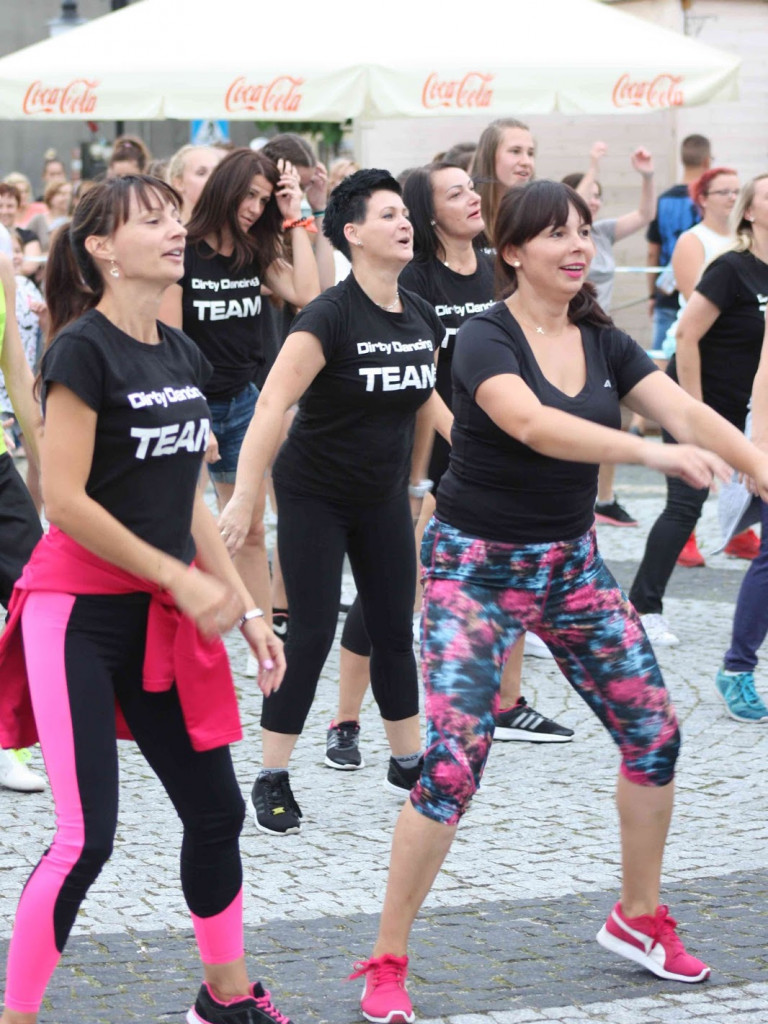 Wielkie nocne Dirty Dancing w Kruszwicy. Zobacz zdjęcia z maratonu zumby!