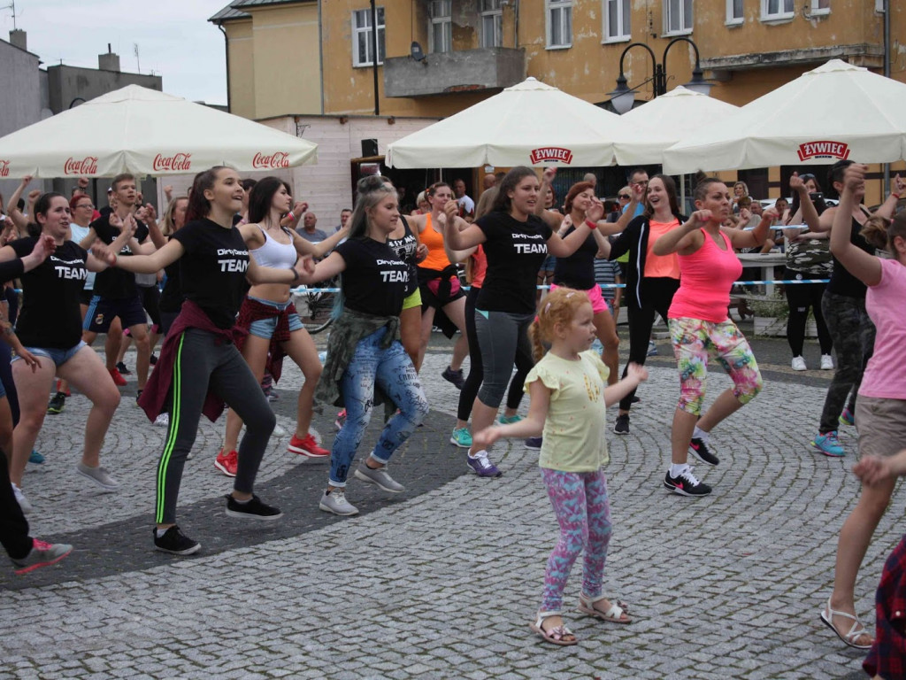 Wielkie nocne Dirty Dancing w Kruszwicy. Zobacz zdjęcia z maratonu zumby!