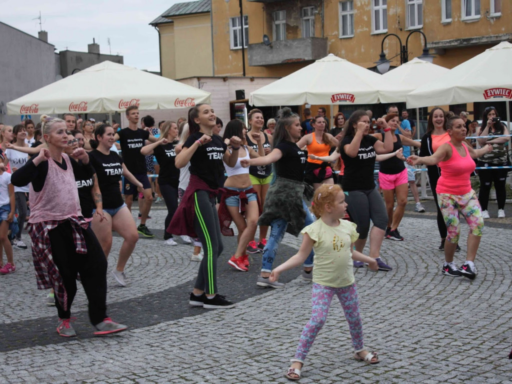 Wielkie nocne Dirty Dancing w Kruszwicy. Zobacz zdjęcia z maratonu zumby!