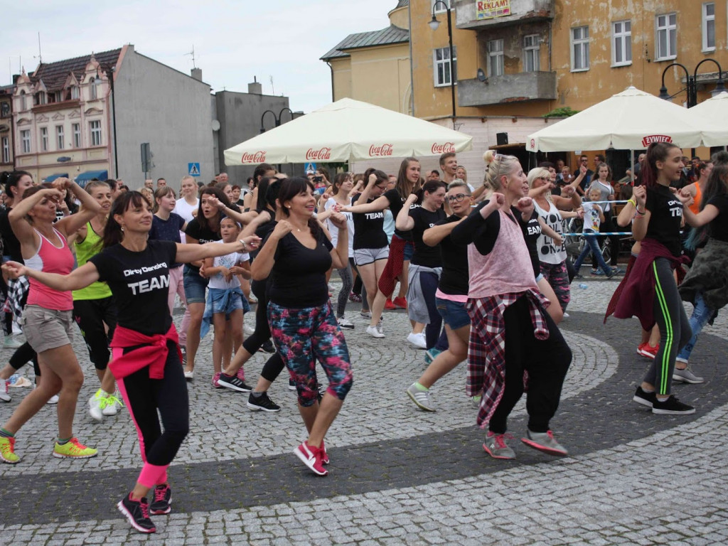 Wielkie nocne Dirty Dancing w Kruszwicy. Zobacz zdjęcia z maratonu zumby!