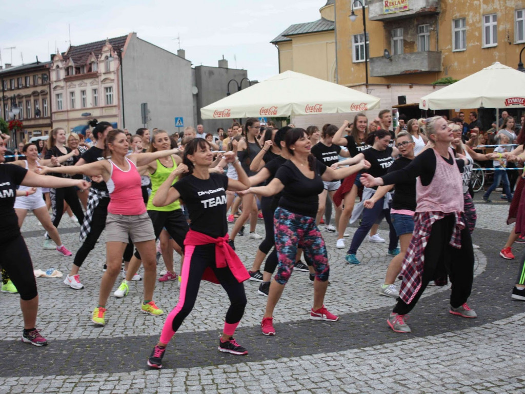Wielkie nocne Dirty Dancing w Kruszwicy. Zobacz zdjęcia z maratonu zumby!