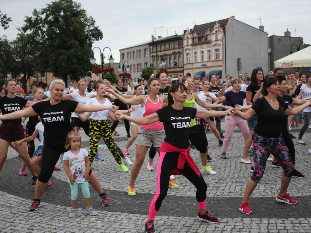 Wielkie nocne Dirty Dancing w Kruszwicy. Zobacz zdjęcia z maratonu zumby!
