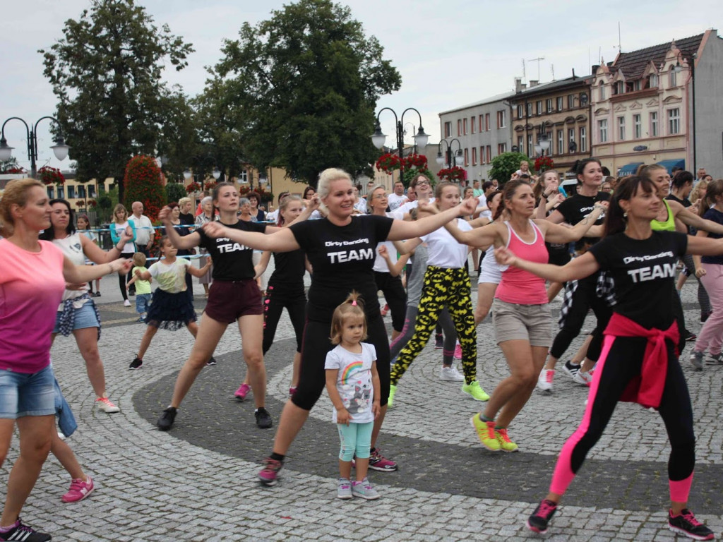 Wielkie nocne Dirty Dancing w Kruszwicy. Zobacz zdjęcia z maratonu zumby!