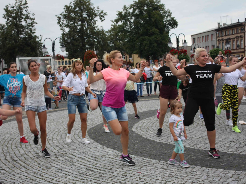 Wielkie nocne Dirty Dancing w Kruszwicy. Zobacz zdjęcia z maratonu zumby!