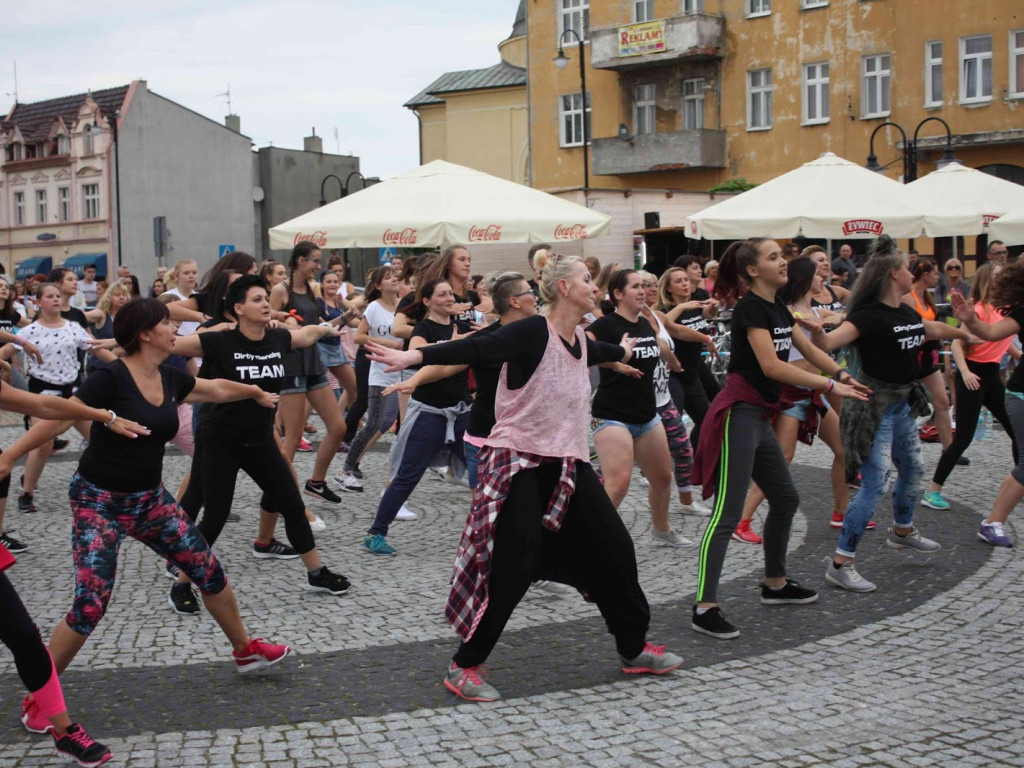Wielkie nocne Dirty Dancing w Kruszwicy. Zobacz zdjęcia z maratonu zumby!