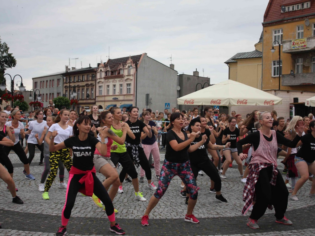 Wielkie nocne Dirty Dancing w Kruszwicy. Zobacz zdjęcia z maratonu zumby!