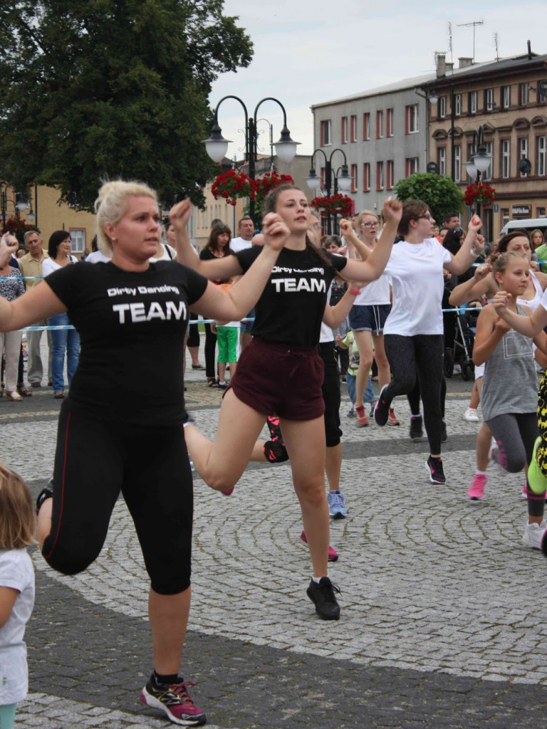 Wielkie nocne Dirty Dancing w Kruszwicy. Zobacz zdjęcia z maratonu zumby!