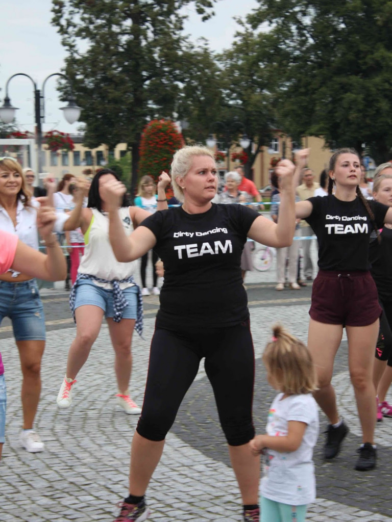 Wielkie nocne Dirty Dancing w Kruszwicy. Zobacz zdjęcia z maratonu zumby!