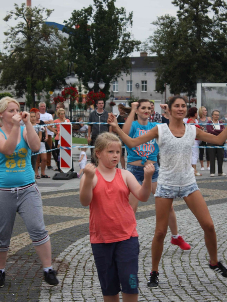 Wielkie nocne Dirty Dancing w Kruszwicy. Zobacz zdjęcia z maratonu zumby!