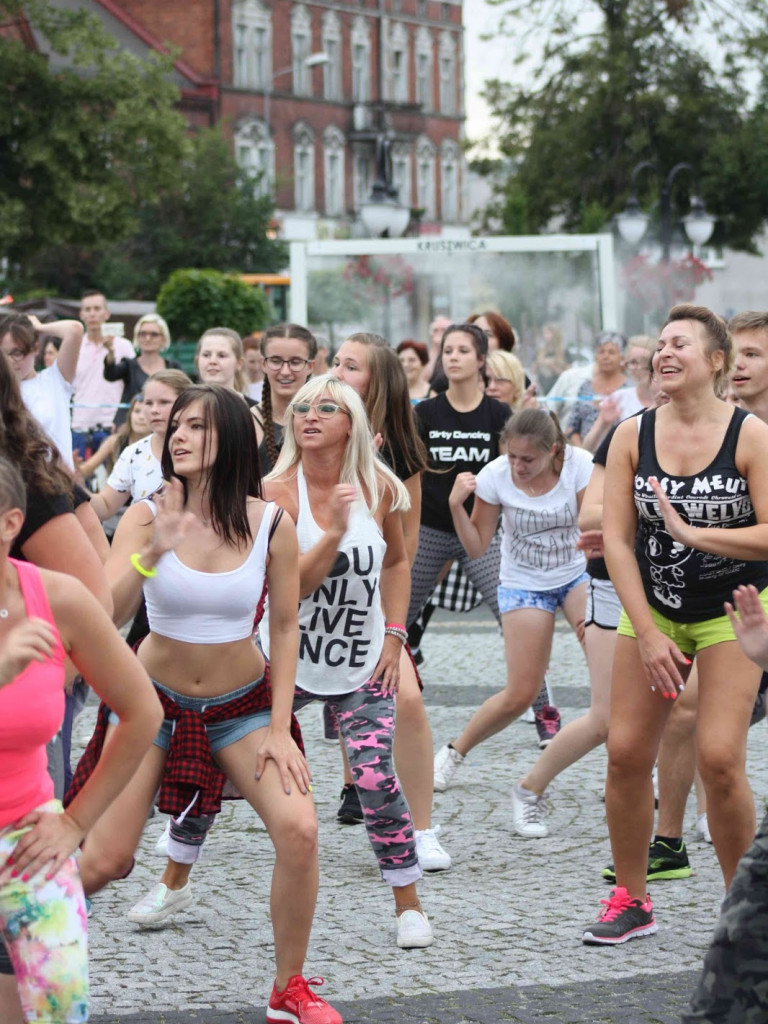 Wielkie nocne Dirty Dancing w Kruszwicy. Zobacz zdjęcia z maratonu zumby!