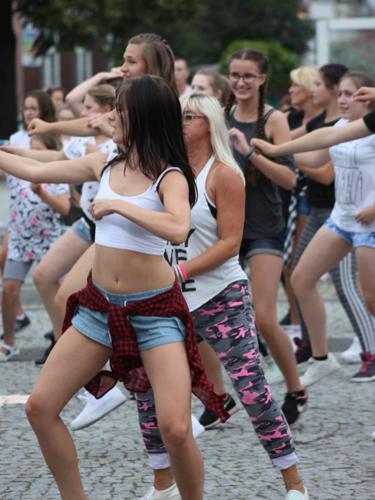 Wielkie nocne Dirty Dancing w Kruszwicy. Zobacz zdjęcia z maratonu zumby!