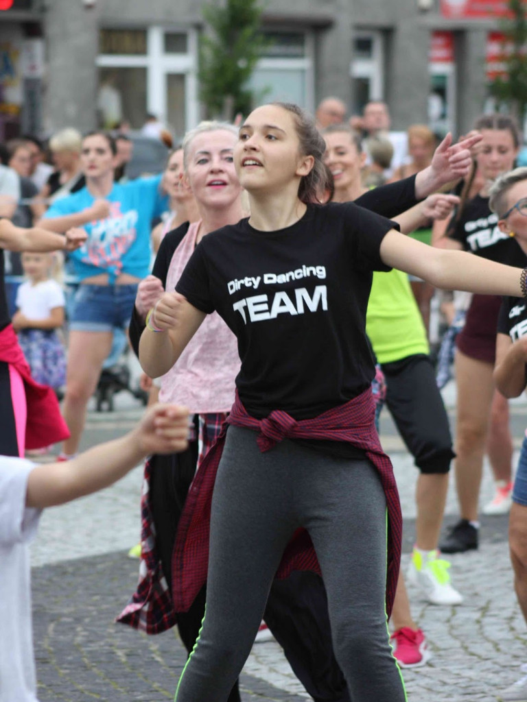 Wielkie nocne Dirty Dancing w Kruszwicy. Zobacz zdjęcia z maratonu zumby!