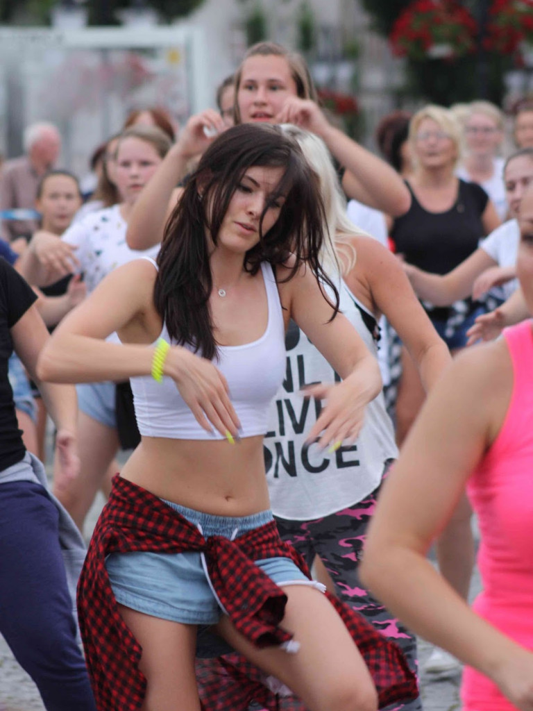 Wielkie nocne Dirty Dancing w Kruszwicy. Zobacz zdjęcia z maratonu zumby!