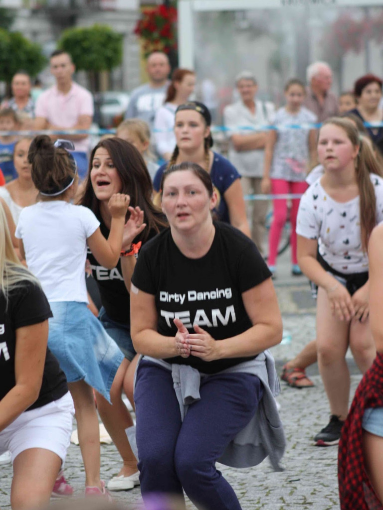 Wielkie nocne Dirty Dancing w Kruszwicy. Zobacz zdjęcia z maratonu zumby!
