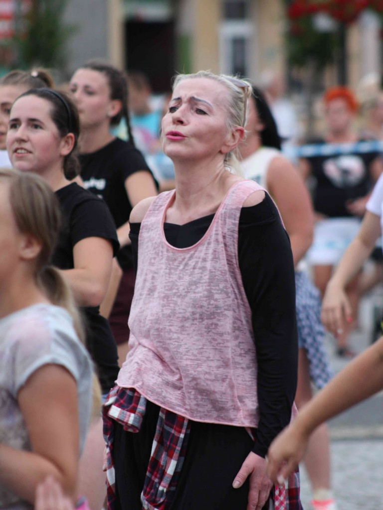 Wielkie nocne Dirty Dancing w Kruszwicy. Zobacz zdjęcia z maratonu zumby!