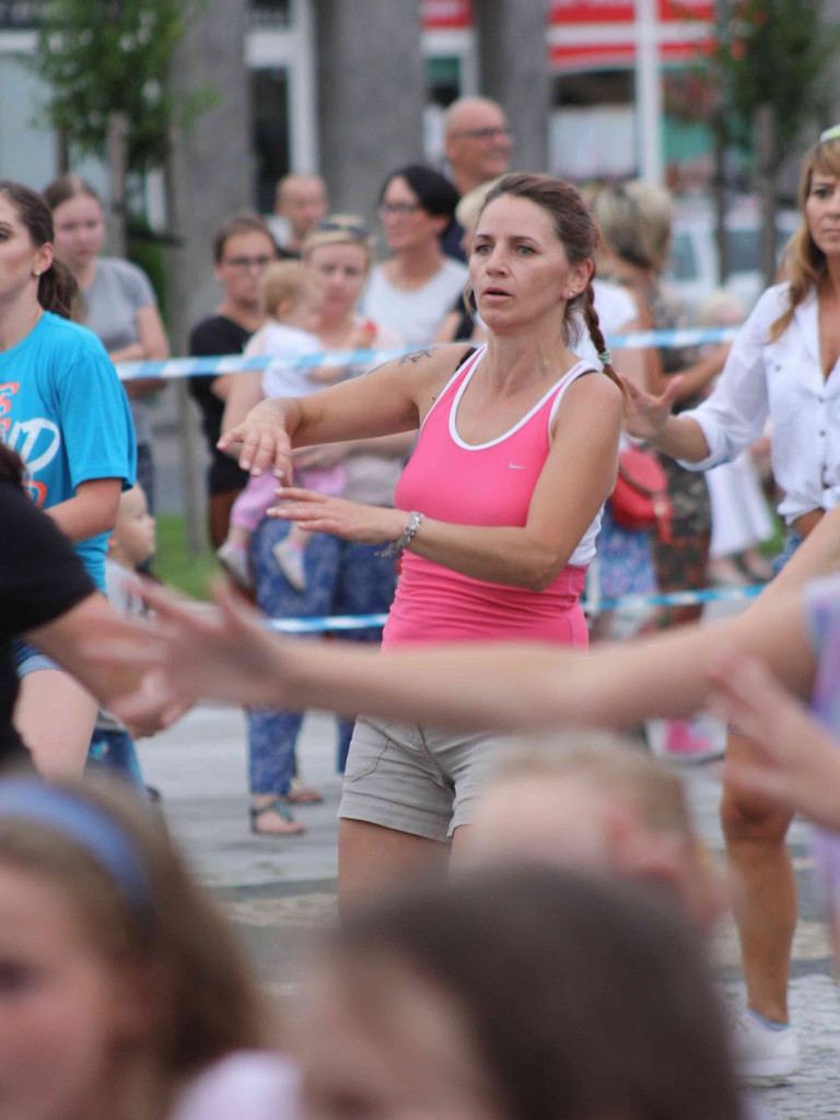 Wielkie nocne Dirty Dancing w Kruszwicy. Zobacz zdjęcia z maratonu zumby!