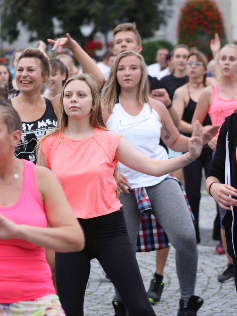 Wielkie nocne Dirty Dancing w Kruszwicy. Zobacz zdjęcia z maratonu zumby!