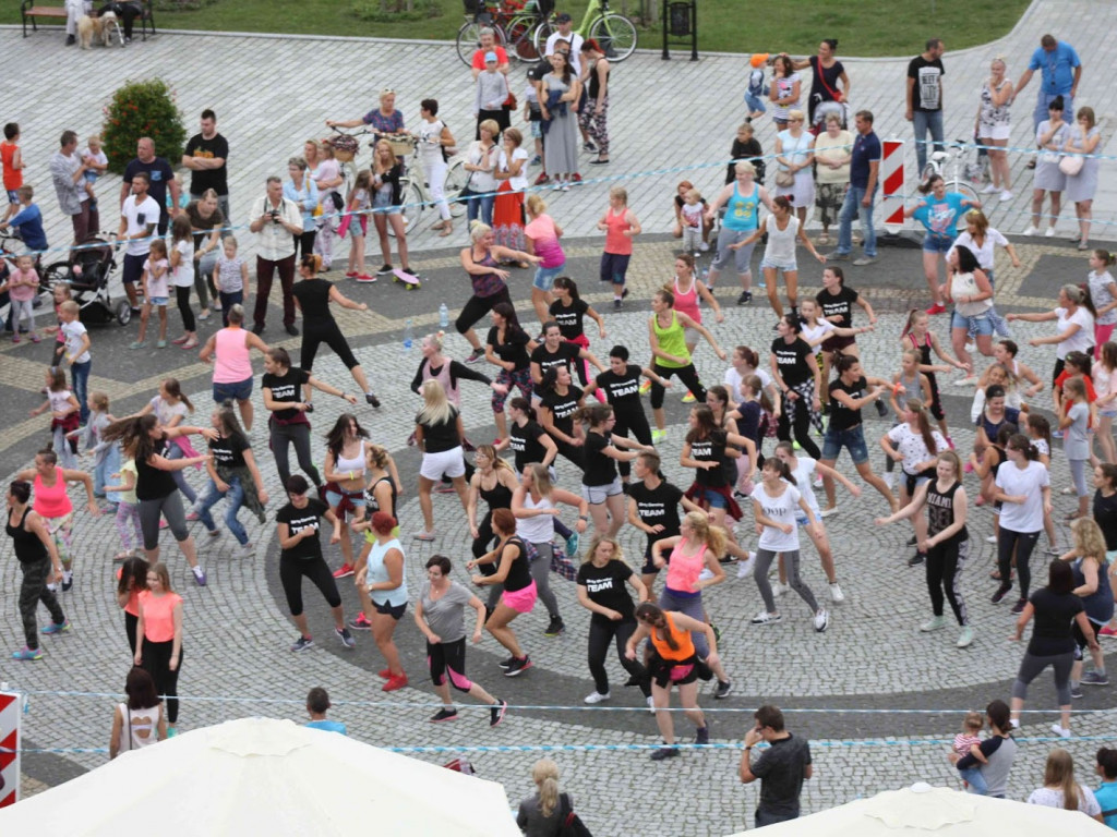Wielkie nocne Dirty Dancing w Kruszwicy. Zobacz zdjęcia z maratonu zumby!