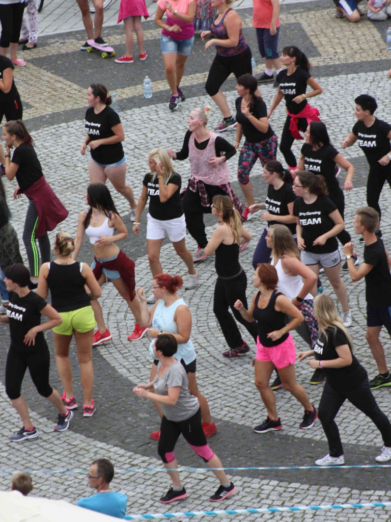 Wielkie nocne Dirty Dancing w Kruszwicy. Zobacz zdjęcia z maratonu zumby!