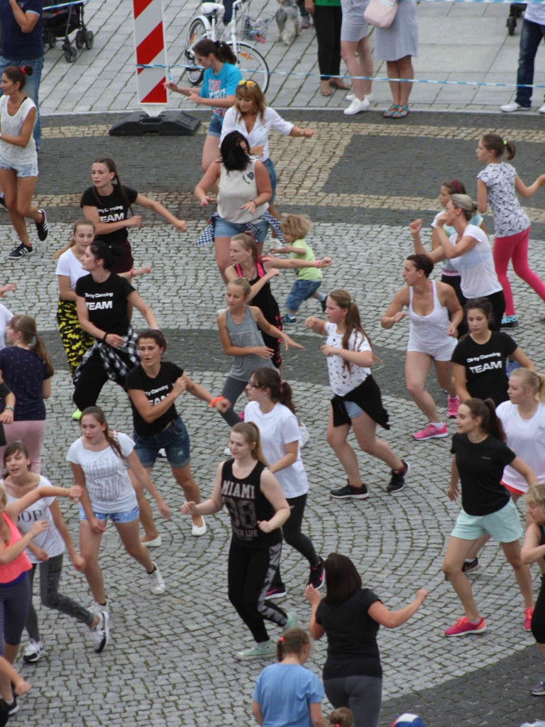 Wielkie nocne Dirty Dancing w Kruszwicy. Zobacz zdjęcia z maratonu zumby!