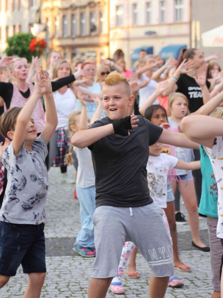 Wielkie nocne Dirty Dancing w Kruszwicy. Zobacz zdjęcia z maratonu zumby!