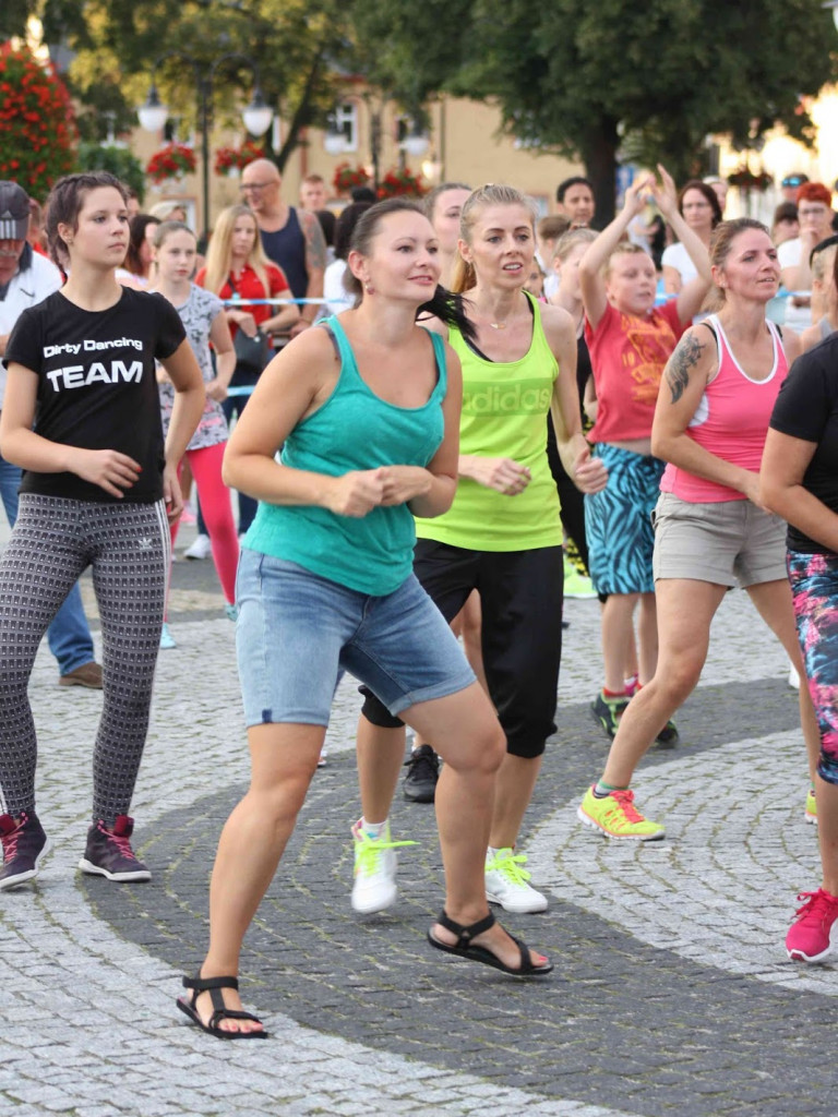 Wielkie nocne Dirty Dancing w Kruszwicy. Zobacz zdjęcia z maratonu zumby!