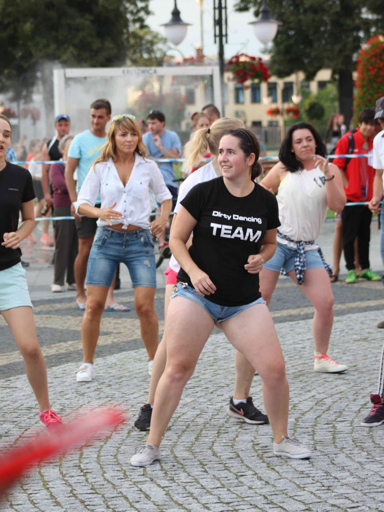 Wielkie nocne Dirty Dancing w Kruszwicy. Zobacz zdjęcia z maratonu zumby!