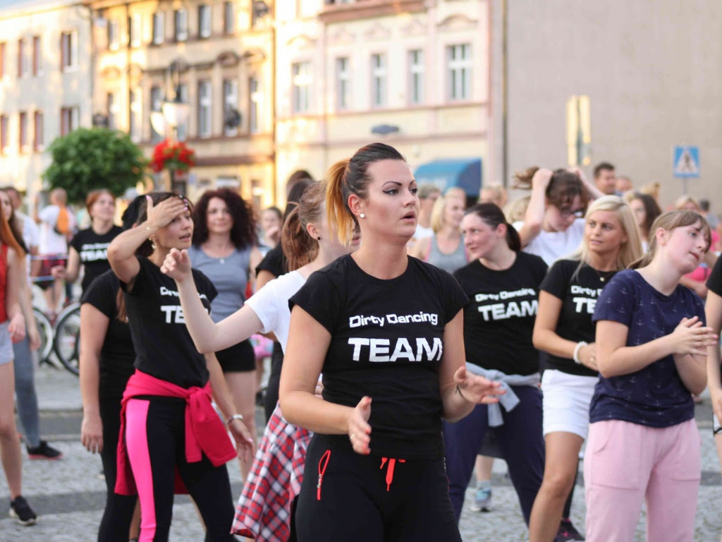 Wielkie nocne Dirty Dancing w Kruszwicy. Zobacz zdjęcia z maratonu zumby!