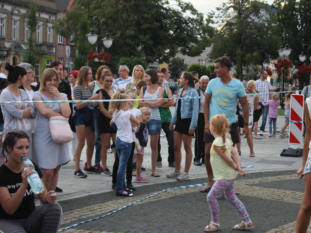 Wielkie nocne Dirty Dancing w Kruszwicy. Zobacz zdjęcia z maratonu zumby!