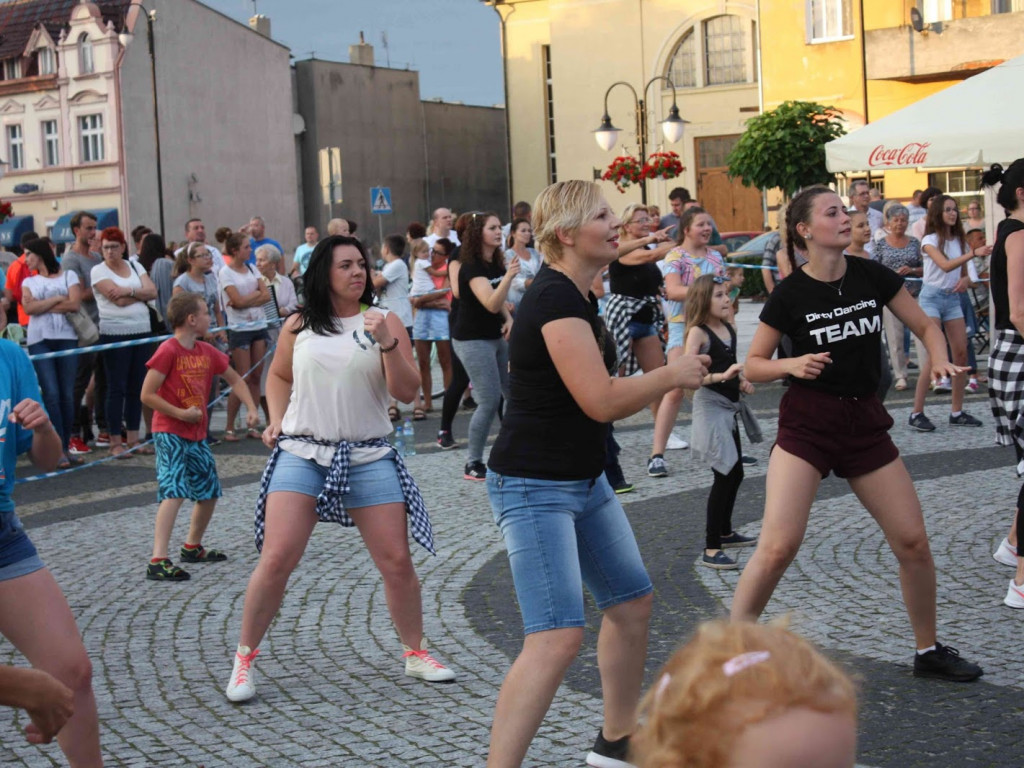 Wielkie nocne Dirty Dancing w Kruszwicy. Zobacz zdjęcia z maratonu zumby!