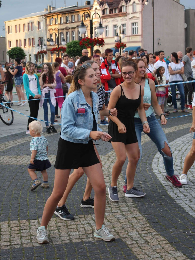 Wielkie nocne Dirty Dancing w Kruszwicy. Zobacz zdjęcia z maratonu zumby!