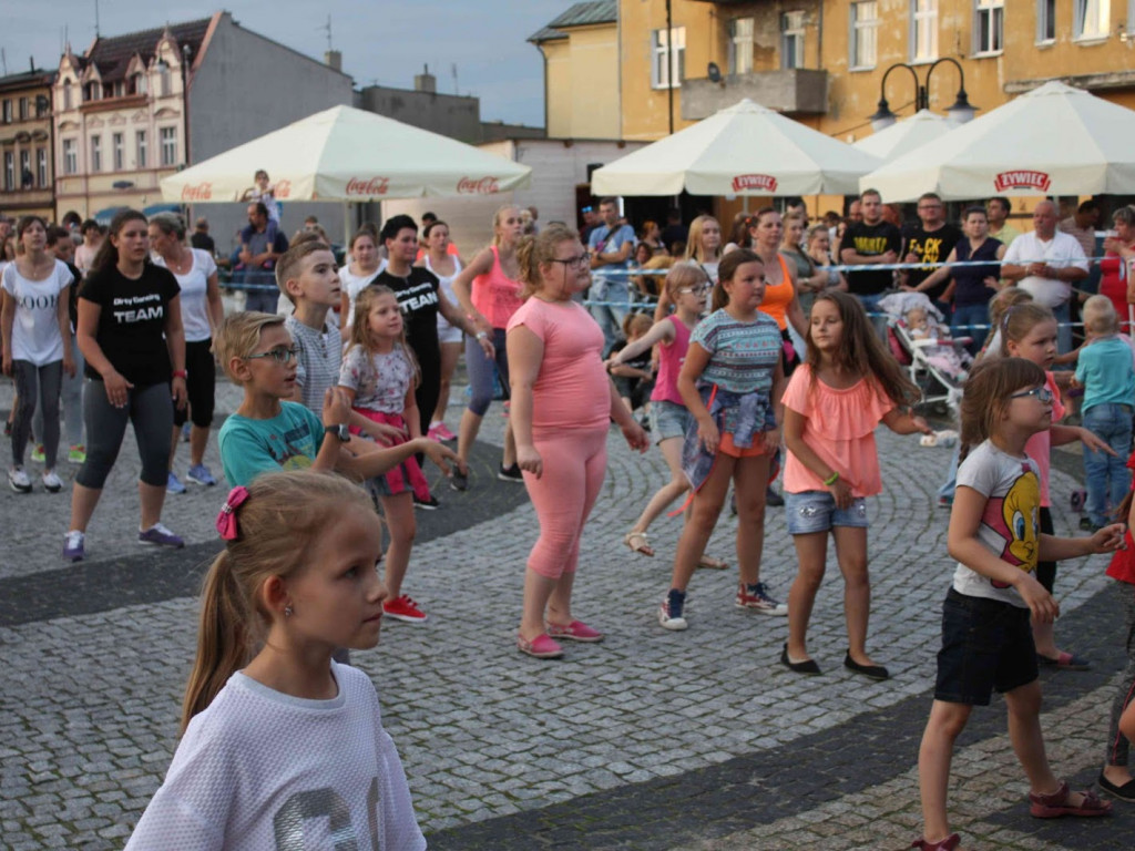 Wielkie nocne Dirty Dancing w Kruszwicy. Zobacz zdjęcia z maratonu zumby!