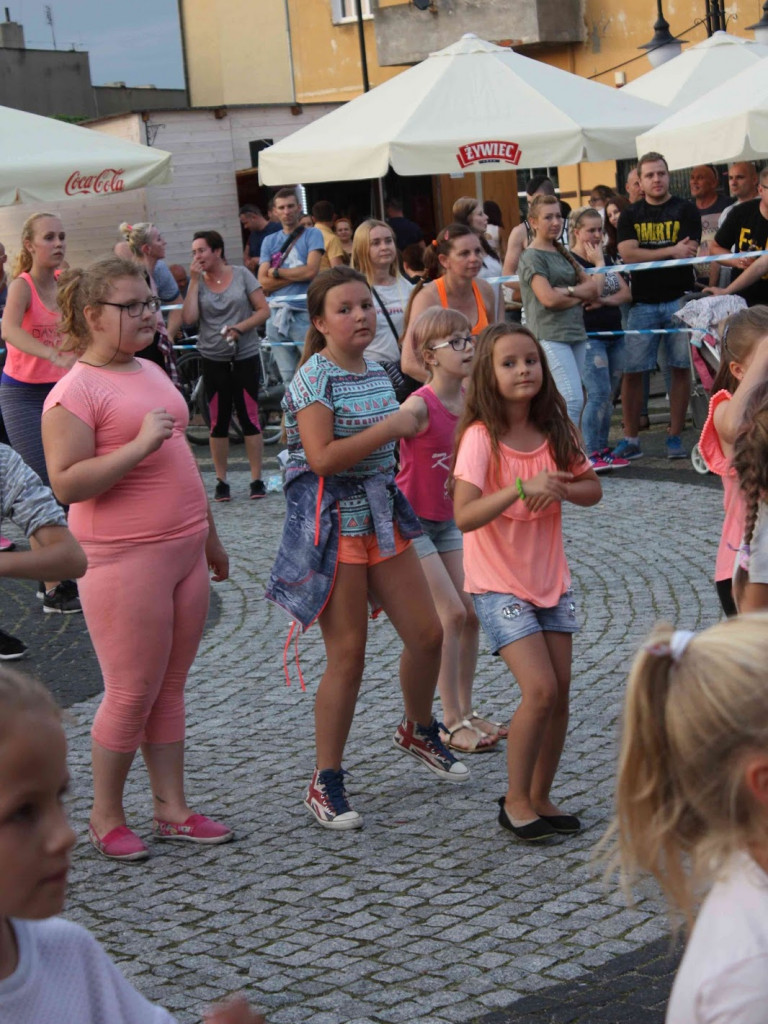 Wielkie nocne Dirty Dancing w Kruszwicy. Zobacz zdjęcia z maratonu zumby!