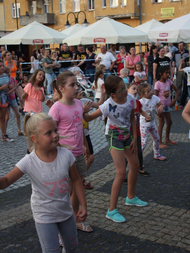 Wielkie nocne Dirty Dancing w Kruszwicy. Zobacz zdjęcia z maratonu zumby!