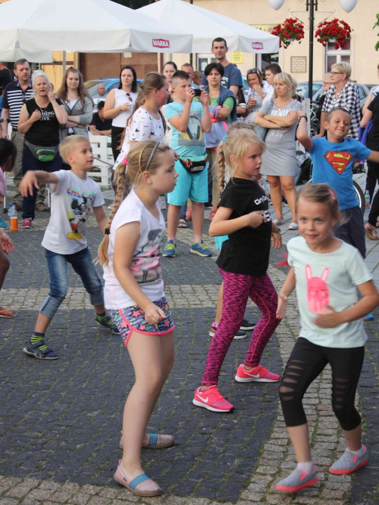 Wielkie nocne Dirty Dancing w Kruszwicy. Zobacz zdjęcia z maratonu zumby!