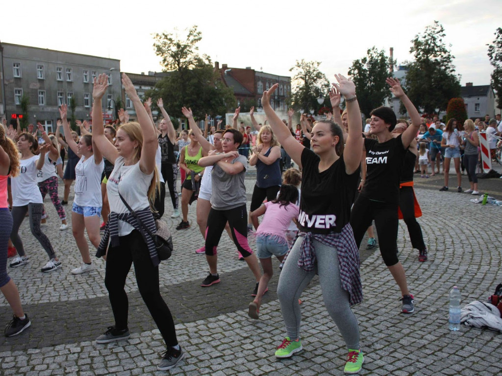 Wielkie nocne Dirty Dancing w Kruszwicy. Zobacz zdjęcia z maratonu zumby!