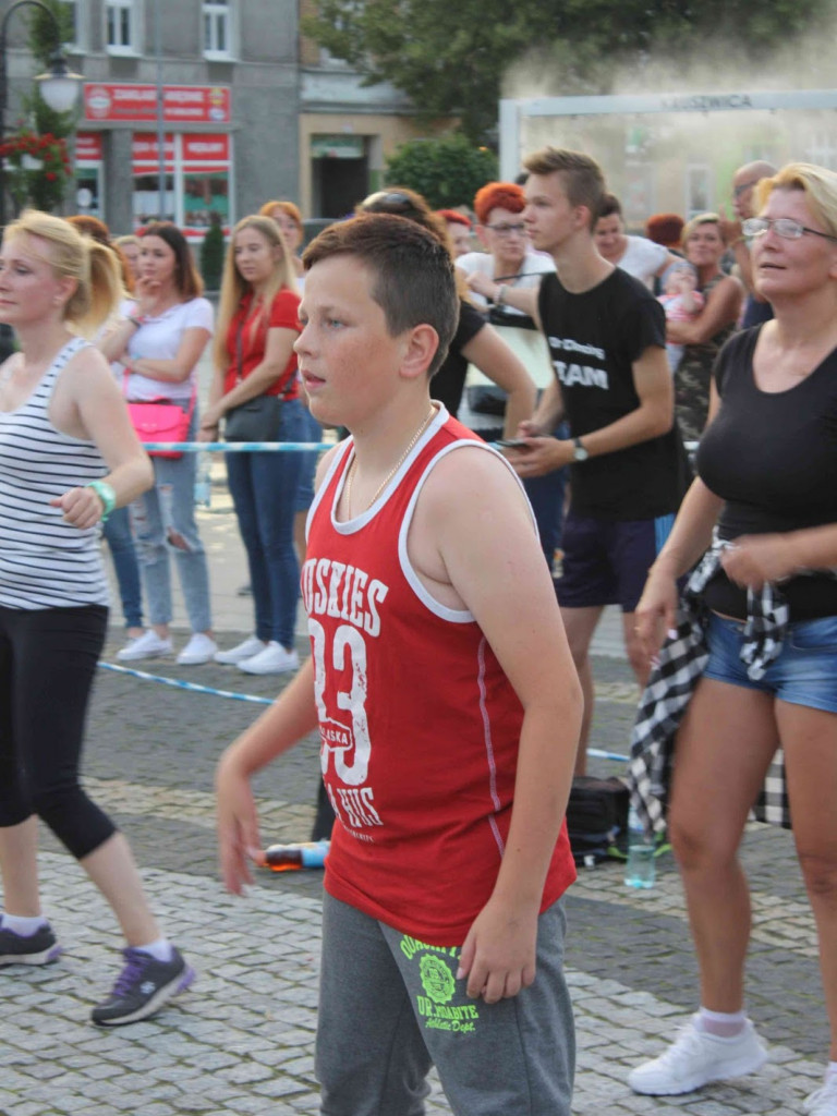 Wielkie nocne Dirty Dancing w Kruszwicy. Zobacz zdjęcia z maratonu zumby!