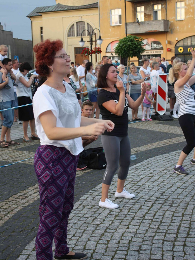 Wielkie nocne Dirty Dancing w Kruszwicy. Zobacz zdjęcia z maratonu zumby!