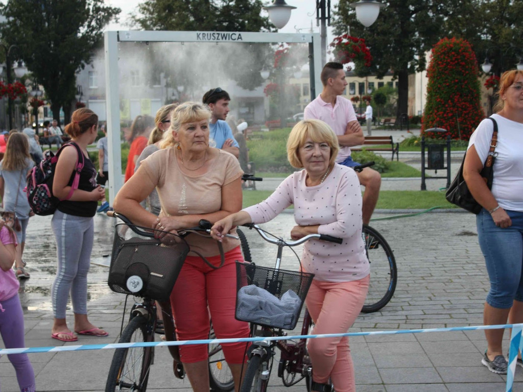Wielkie nocne Dirty Dancing w Kruszwicy. Zobacz zdjęcia z maratonu zumby!