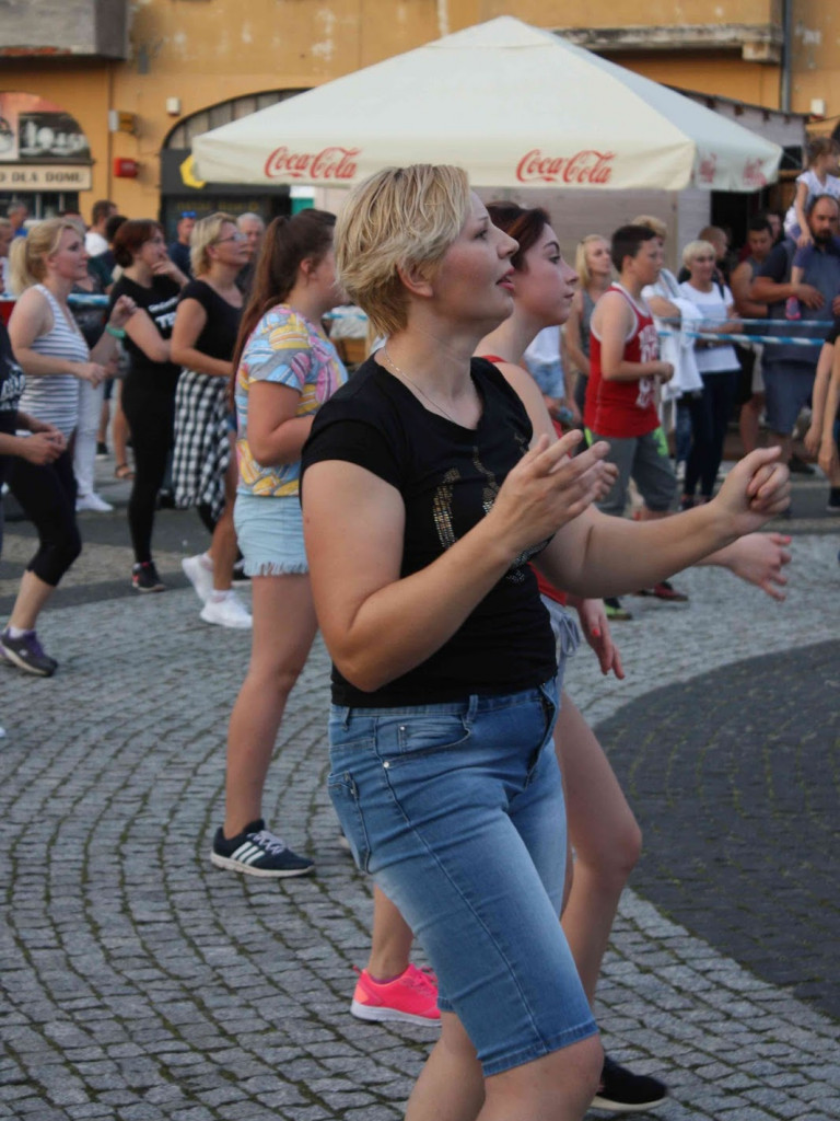 Wielkie nocne Dirty Dancing w Kruszwicy. Zobacz zdjęcia z maratonu zumby!