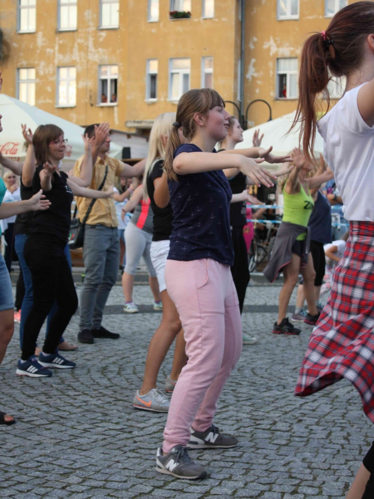 Wielkie nocne Dirty Dancing w Kruszwicy. Zobacz zdjęcia z maratonu zumby!