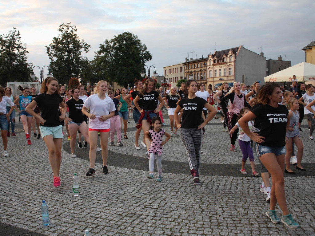 Wielkie nocne Dirty Dancing w Kruszwicy. Zobacz zdjęcia z maratonu zumby!