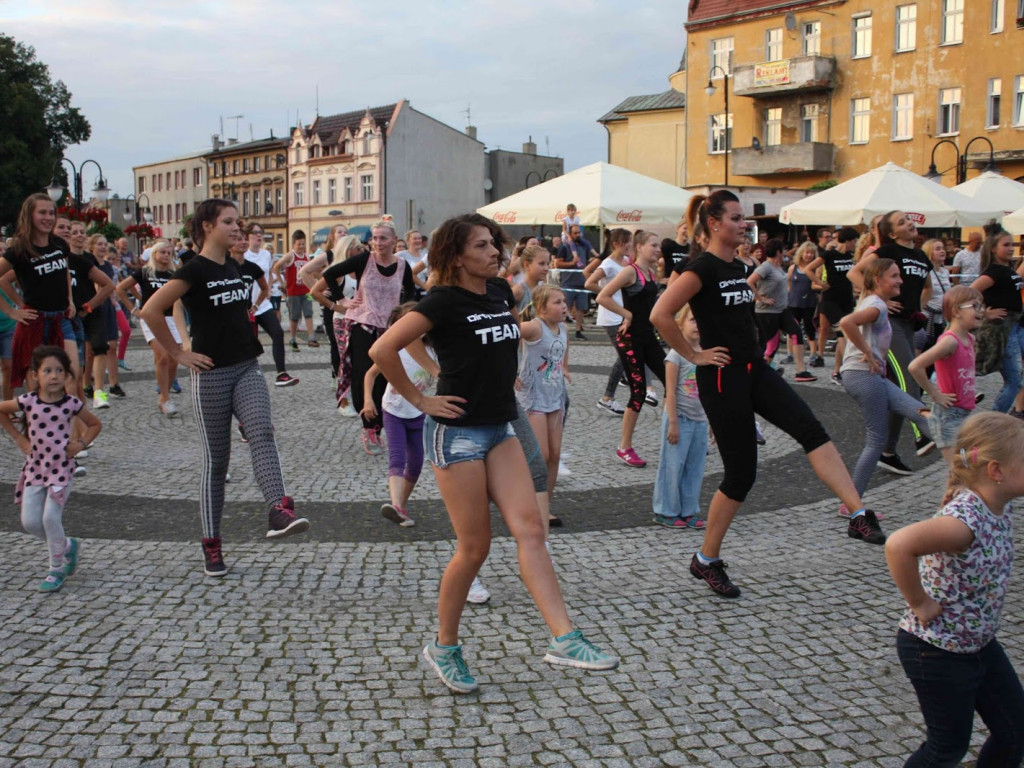 Wielkie nocne Dirty Dancing w Kruszwicy. Zobacz zdjęcia z maratonu zumby!