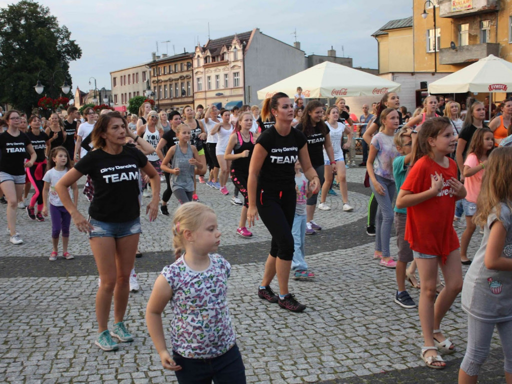 Wielkie nocne Dirty Dancing w Kruszwicy. Zobacz zdjęcia z maratonu zumby!