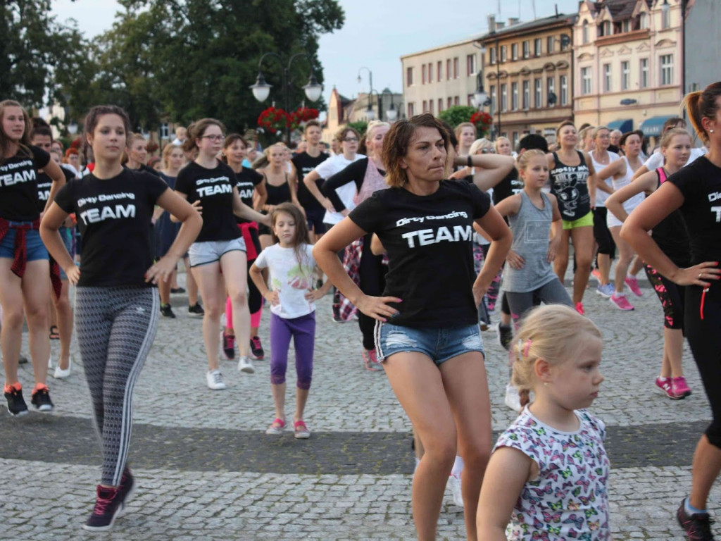 Wielkie nocne Dirty Dancing w Kruszwicy. Zobacz zdjęcia z maratonu zumby!